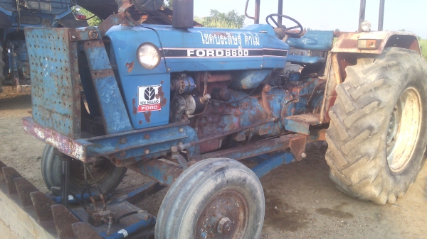 ฝากขายรถไถFORD รุ่น6600 เสื้อลาย แท้เต็มคันเดิมพร้อมใช้งานเอกสารเล่มทะเบียน