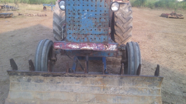 ฝากขายรถไถFORD รุ่น6600 เสื้อลาย แท้เต็มคันเดิมพร้อมใช้งานเอกสารเล่มทะเบียน