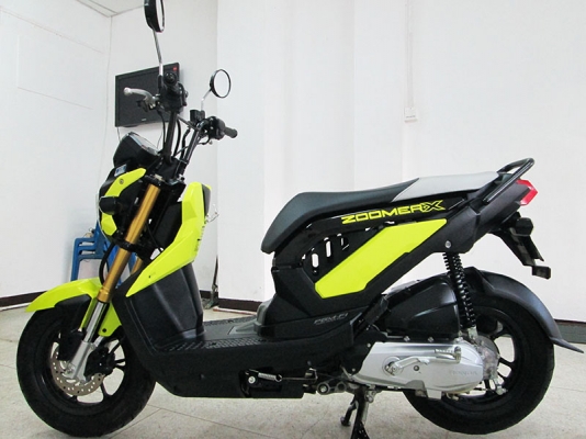 (โอนฟรี) ขาย Zoomer-X ปี 2015 รถ 5 เดือน ไมล์แท้ 5379 กม เครื่องหัวฉีดประหยัดน้ำมัน  สีเหลือง ดำ