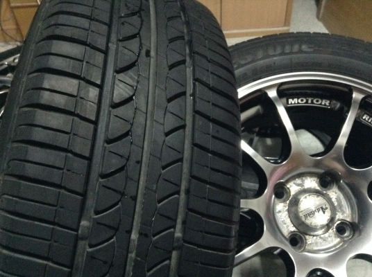 แม็กขอบ 15 นิ้ว 4 รู 100 พร้อมยางดอกลึกๆพร้อมใช้