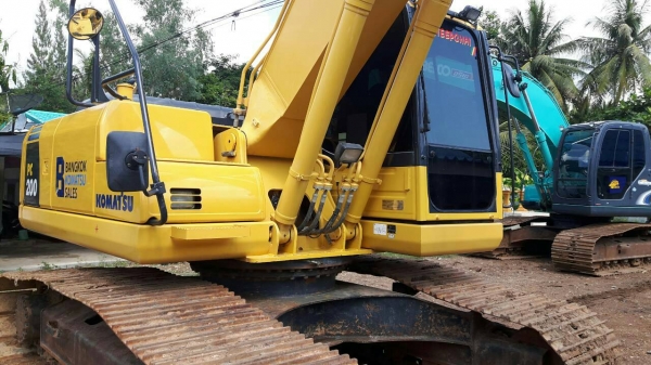 ขายรถแบคโฮ KOMATSU PC200-8 ซีเรียล 353977 ไมล์ 8465 ชม.ราคา 1950000