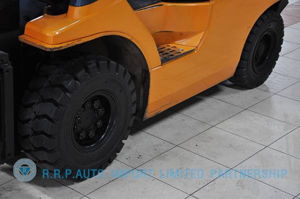 ขายรถโฟล์คลิฟท์มือสอง TOYOTA รุ่น 7FG20-10301 ราคา 235,000 บาท สภาพเดิมจากญี่ปุ่นจากประเทศญี่ปุ่น ไม่เคยใช้งานในไทย