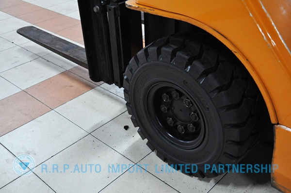 ขายรถโฟล์คลิฟท์มือสอง TOYOTA รุ่น 7FG20-10301 ราคา 235,000 บาท สภาพเดิมจากญี่ปุ่นจากประเทศญี่ปุ่น ไม่เคยใช้งานในไทย