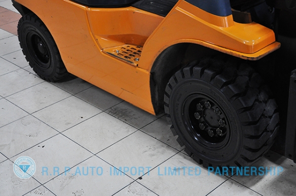 ขายรถโฟล์คลิฟท์มือสอง TOYOTA รุ่น 7FG20-10301 ราคา 235,000 บาท สภาพเดิมจากญี่ปุ่นจากประเทศญี่ปุ่น ไม่เคยใช้งานในไทย