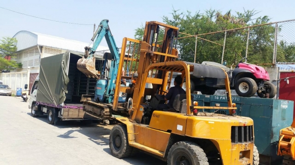 tractor-backhoeได้จัดส่งรถขุดแบ็คโฮ KUBOTA 20U พร้อมบุ้งกี๋ขุดวางท่อ ไปอยุธยาเรียบร้อยแล้วครับ