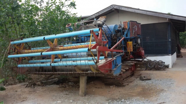 ขาย 125.000บาท รถเกี่ยวข้าวรองกระสอบ ไทยเจริญการช่างHo7c เครื่องฮีโน่185แรง