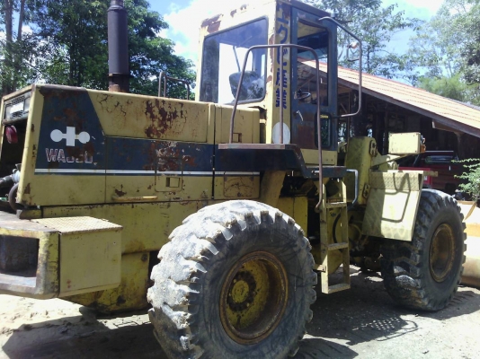 รถตัก KOMATSU  WA - 300.   สนใจติดต่อ  081 - 6079515