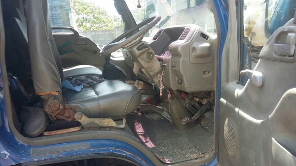 รถอีซูซู 6 ล้อดั้ม NPR 120 แรงม้า. ปี 43.   สนใจติดต่อ  081 - 6079515