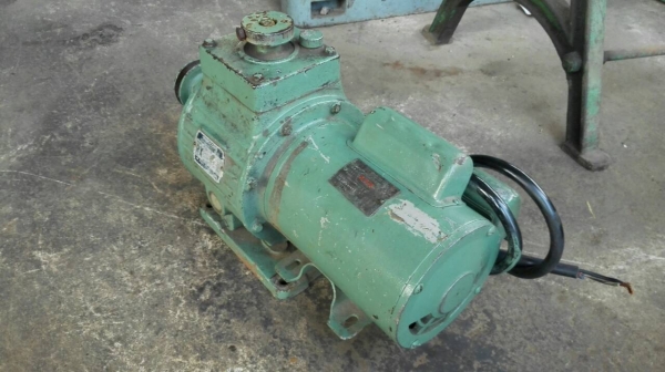 Sell>> มอเตอร์เกียร์ RINGCONE JAPAN 1/2 HP. ไฟบ้าน 220V. ปรับความเร็วรอบได้ที่หัวเกียร์ สภาพสวยวิ่งเงียบ หายากครับ!!