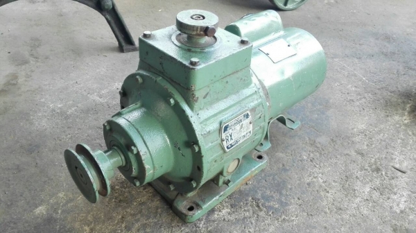 Sell>> มอเตอร์เกียร์ RINGCONE JAPAN 1/2 HP. ไฟบ้าน 220V. ปรับความเร็วรอบได้ที่หัวเกียร์ สภาพสวยวิ่งเงียบ หายากครับ!!