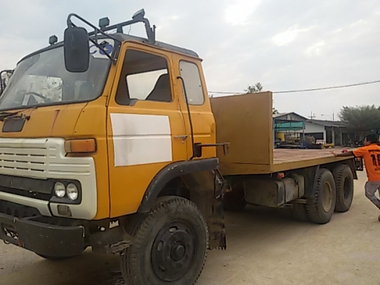 ขายพื้นเรียบ สองเพลานิสสัน 220แรงม้า