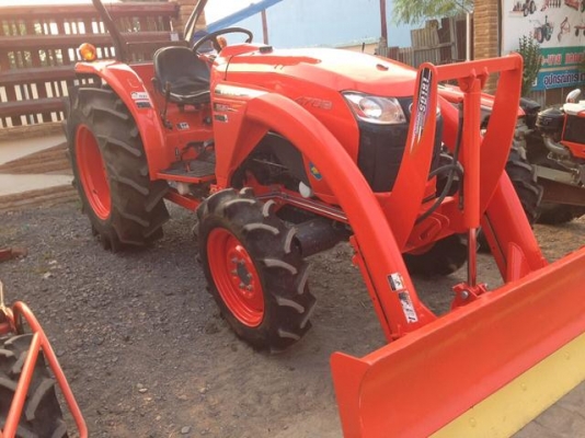 คูโบต้า L4708 4 WD พร้อมใบมีดตราช้าง