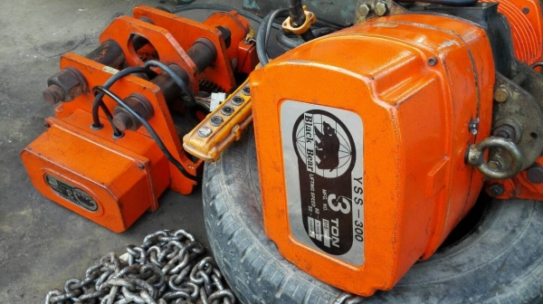 ==== SOLD ==== รอกโซ่ไฟฟ้า Black Bear YSS-300 ขนาด 3 ตัน.ไฟ 380V.โซ่ 10 m.พร้อมตัวเดินตรงรุ่น สภาพPR.95\%ดึงนิ่มพร้อมใช้!!