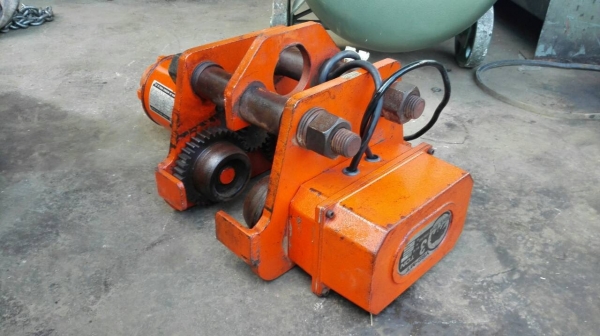 ==== SOLD ==== รอกโซ่ไฟฟ้า Black Bear YSS-300 ขนาด 3 ตัน.ไฟ 380V.โซ่ 10 m.พร้อมตัวเดินตรงรุ่น สภาพPR.95\%ดึงนิ่มพร้อมใช้!!