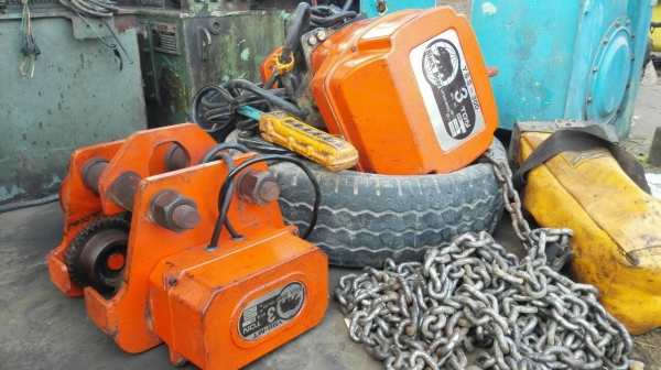 ==== SOLD ==== รอกโซ่ไฟฟ้า Black Bear YSS-300 ขนาด 3 ตัน.ไฟ 380V.โซ่ 10 m.พร้อมตัวเดินตรงรุ่น สภาพPR.95\%ดึงนิ่มพร้อมใช้!!