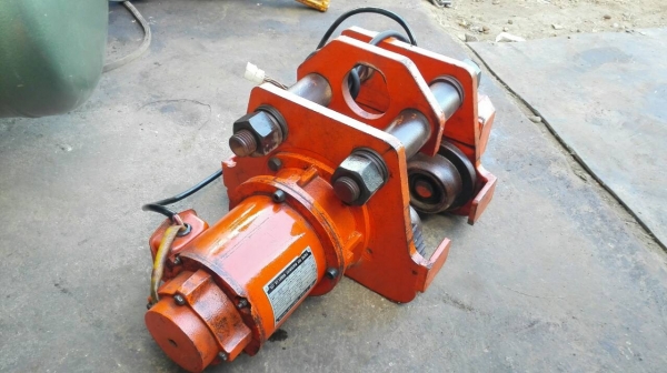 ==== SOLD ==== รอกโซ่ไฟฟ้า Black Bear YSS-300 ขนาด 3 ตัน.ไฟ 380V.โซ่ 10 m.พร้อมตัวเดินตรงรุ่น สภาพPR.95\%ดึงนิ่มพร้อมใช้!!