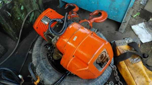 ==== SOLD ==== รอกโซ่ไฟฟ้า Black Bear YSS-300 ขนาด 3 ตัน.ไฟ 380V.โซ่ยาว 10 m.พร้อมตัวเดินตรงรุ่น สภาพ PR.95\% ดึงนิ่มพร้อมใช้!!