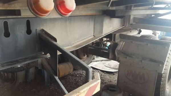 ขายด่วนลูกพ่วงไม่ดั้มสามมิตรปี45สภาพสวยพร้อมใช้ ยาว6.50เมตร สูง1.90