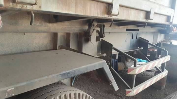 ขายด่วนลูกพ่วงไม่ดั้มสามมิตรปี45สภาพสวยพร้อมใช้ ยาว6.50เมตร สูง1.90