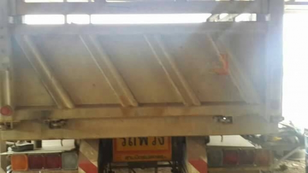 ขายด่วนลูกพ่วงไม่ดั้มสามมิตรปี45สภาพสวยพร้อมใช้ ยาว6.50เมตร สูง1.90