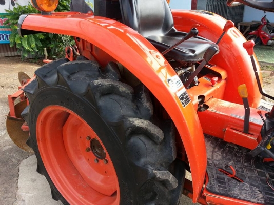 คูโบต้า L3008 4 WD ใบมีดตราช้าง ผาน 5 ช้าง ทำงาน 959 ชั่วโมง จดทะเบียน พ.ย.2556