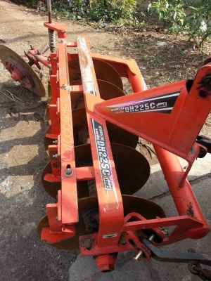 คูโบต้า L3008 4 WD ใบมีดตราช้าง ผาน 5 ช้าง ทำงาน 959 ชั่วโมง จดทะเบียน พ.ย.2556