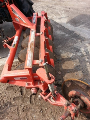 คูโบต้า L3008 4 WD ใบมีดตราช้าง ผาน 5 ช้าง ทำงาน 959 ชั่วโมง จดทะเบียน พ.ย.2556