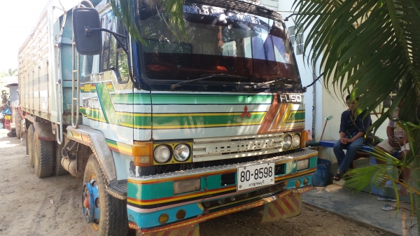 ขายรถมิตซูบิชิ (ไอ้หลง FN527M-A22580) 2เพลาดั๊ม กระบะเนียม เครื่อง 6D15 190 แรงม้า สภาพเดิม ไม่เคยเคลียสี ไม่เคยชน ไม่ผุ คัทซีสวย ราคา 600000