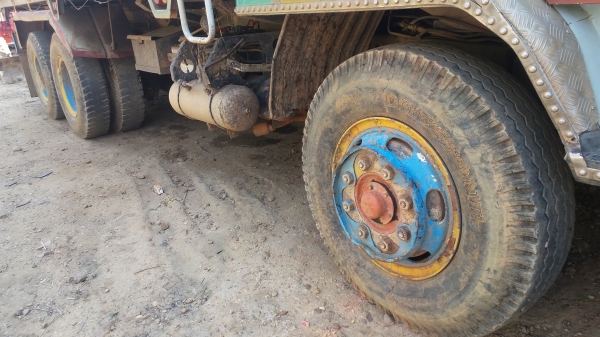 ขายรถมิตซูบิชิ (ไอ้หลง FN527M-A22580) 2เพลาดั๊ม กระบะเนียม เครื่อง 6D15 190 แรงม้า สภาพเดิม ไม่เคยเคลียสี ไม่เคยชน ไม่ผุ คัทซีสวย ราคา 600000