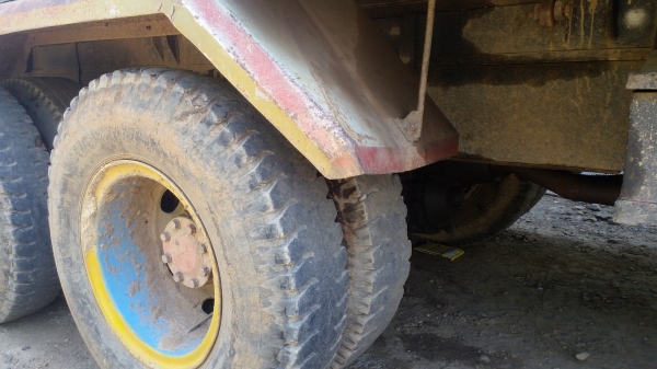 ขายรถมิตซูบิชิ (ไอ้หลง FN527M-A22580) 2เพลาดั๊ม กระบะเนียม เครื่อง 6D15 190 แรงม้า สภาพเดิม ไม่เคยเคลียสี ไม่เคยชน ไม่ผุ คัทซีสวย ราคา 600000