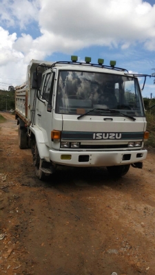 รถอีซูซุ 6 ล้อดั้ม FTR  เปลื่ยนเครื่อง 195 แรงม้า.    สนใจติดต่อ  081 - 6079515