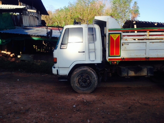 รถอีซูซุ 6 ล้อดั้ม FTR  เปลื่ยนเครื่อง 195 แรงม้า.    สนใจติดต่อ  081 - 6079515