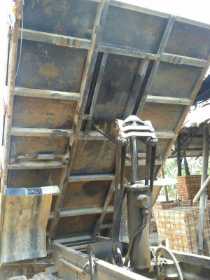 รถอีซูซุ 6 ล้อดั้ม FTR  เปลื่ยนเครื่อง 195 แรงม้า.    สนใจติดต่อ  081 - 6079515