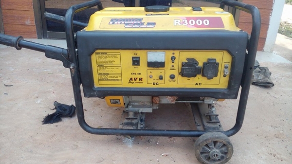 ขายเครื่องปั่นไฟ 5000 พร้อมใช้งาน