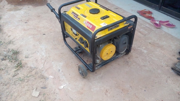 ขายเครื่องปั่นไฟ 5000 พร้อมใช้งาน