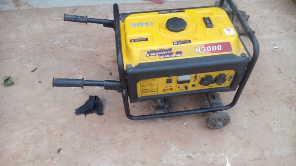 ขายเครื่องปั่นไฟ 5000 พร้อมใช้งาน