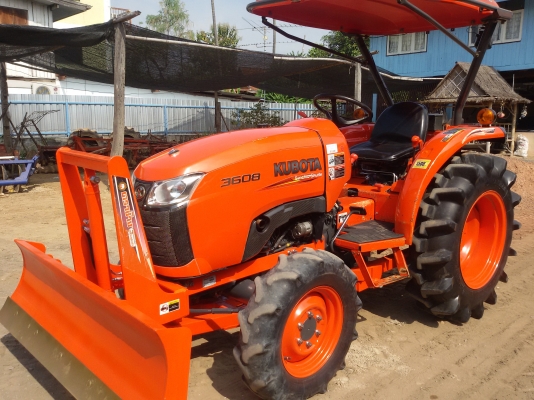 ปัญญาแทรคเตอร์..จัดมาให้ครับ ด่วน!!!คูโบต้า L3608 ใบมีดคานล่างFD163(จัดส่ง อ.คลองขลุง จ.กำแพงเพชร)