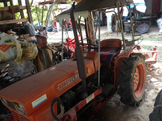 ขายรถไถ Kubota L2000 ราคา 68,000 บาท พร้อมอุปกรณ์ 3 รายการ ผานดันหน้า มีผานหลัง คราด อุปกรณ์พร้อมใช้ ขายรถไถ Kubota L2000 ราคา 68,000 บาท พร้อมอุปกรณ์ 3 รายการ ผานดันหน้า มีผานหลัง คราด อุปกรณ์พร้อมใช้
