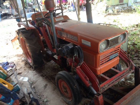 ขายรถไถ Kubota L2000 ราคา 68,000 บาท พร้อมอุปกรณ์ 3 รายการ ผานดันหน้า มีผานหลัง คราด อุปกรณ์พร้อมใช้