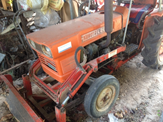 ขายรถไถ Kubota L2000 ราคา 68,000 บาท พร้อมอุปกรณ์ 3 รายการ ผานดันหน้า มีผานหลัง คราด อุปกรณ์พร้อมใช้ ขายรถไถ Kubota L2000 ราคา 68,000 บาท พร้อมอุปกรณ์ 3 รายการ ผานดันหน้า มีผานหลัง คราด อุปกรณ์พร้อมใช้