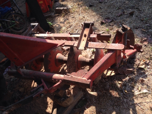 ขายรถไถ Kubota L2000 ราคา 68,000 บาท พร้อมอุปกรณ์ 3 รายการ ผานดันหน้า มีผานหลัง คราด อุปกรณ์พร้อมใช้