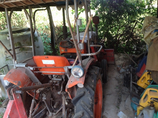 ขายรถไถ Kubota L2000 ราคา 68,000 บาท พร้อมอุปกรณ์ 3 รายการ ผานดันหน้า มีผานหลัง คราด อุปกรณ์พร้อมใช้ ขายรถไถ Kubota L2000 ราคา 68,000 บาท พร้อมอุปกรณ์ 3 รายการ ผานดันหน้า มีผานหลัง คราด อุปกรณ์พร้อมใช้