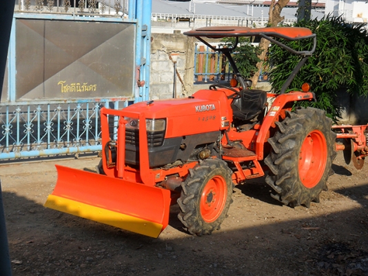 ขายอุปกรณ์ดันหน้า สำหรับ Kubota รุ่น45-47 ขายอุปกรณ์ดันหน้า สำหรับ Kubota รุ่น45-47