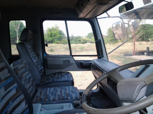 ขายหกล้อ ยาง 900  ราคา 670000 บาท