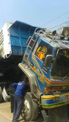 สิบล้อ อีซูซุ FVZ12NY210โบว์ สโลส 2เพาใหญ่ ดั้มเนียม สภาพสวยพร้อมใช้ เล่มทะเบียนพร้อมโอน ราคา 680,000บ ต่อรองได้