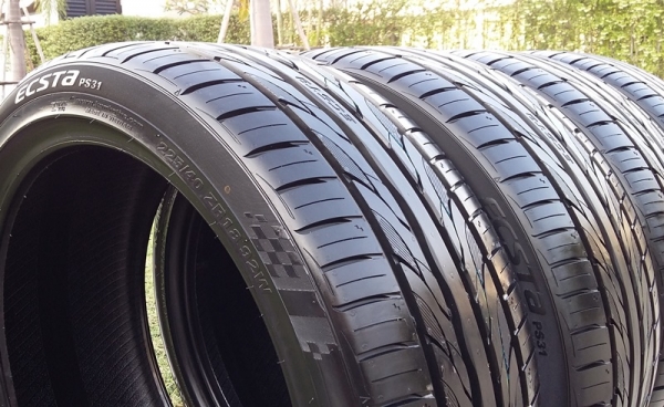 ยาง,225-40-18 KUMHO ECSTA PS31 เบิกใหม่ใส่วันเดียว 11,500 ยาง,225-40-18 KUMHO ECSTA PS31 เบิกใหม่ใส่วันเดียว 11,500