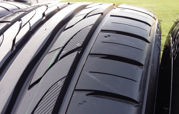 ยาง,225-40-18 KUMHO ECSTA PS31 เบิกใหม่ใส่วันเดียว 11,500 ยาง,225-40-18 KUMHO ECSTA PS31 เบิกใหม่ใส่วันเดียว 11,500