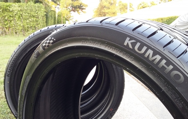 ยาง,225-40-18 KUMHO ECSTA PS31 เบิกใหม่ใส่วันเดียว 11,500 ยาง,225-40-18 KUMHO ECSTA PS31 เบิกใหม่ใส่วันเดียว 11,500