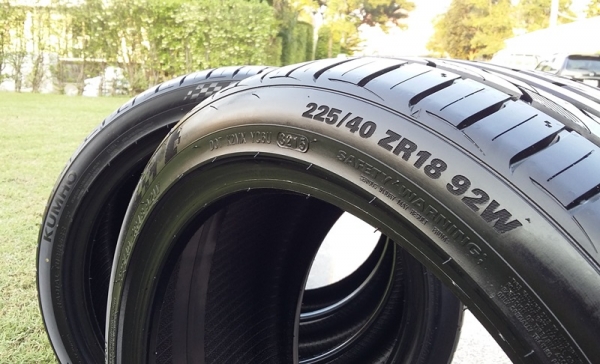 ยาง,225-40-18 KUMHO ECSTA PS31 เบิกใหม่ใส่วันเดียว 11,500 ยาง,225-40-18 KUMHO ECSTA PS31 เบิกใหม่ใส่วันเดียว 11,500