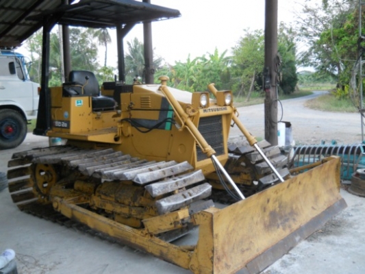 ขายรถดันดินเก่าญี่ปุ่นmitsubichi bd2gz  แทรกกว้าง 70 cm สนใจติดต่อสอบถาม 092-3309229 อีส